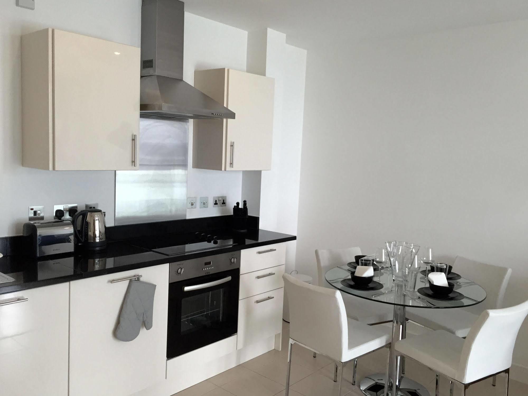 Olympic One Eighty Apartment Илфорд Екстериор снимка