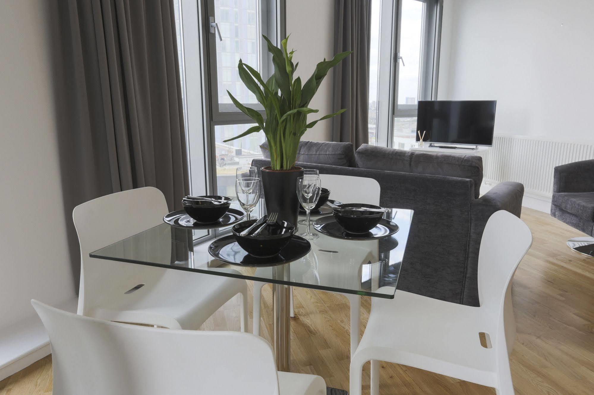 Olympic One Eighty Apartment Илфорд Екстериор снимка