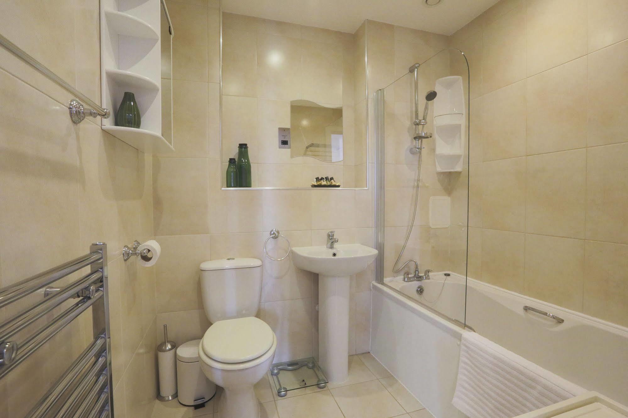 Olympic One Eighty Apartment Илфорд Екстериор снимка